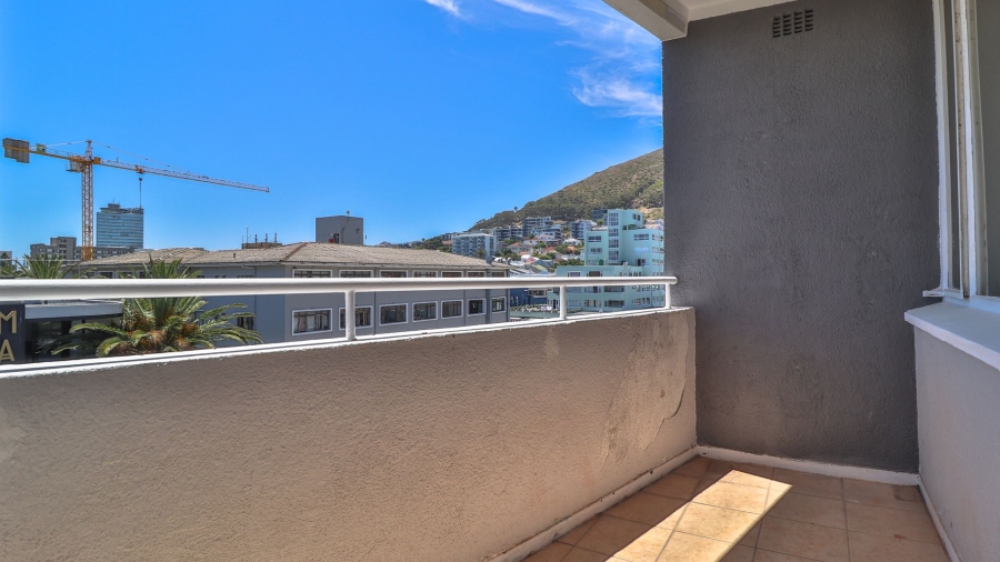 To Let 3 Bedroom Property for Rent in Sea Point Western Cape